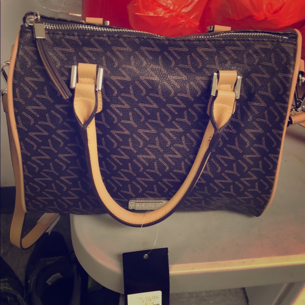 BRAND NEW NEVER USED HAND BAG/ purse
